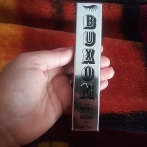 Buxom mascara